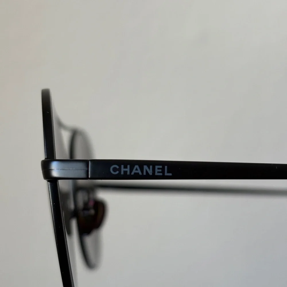 Chanel sunglasses 4260, pilot style, like new